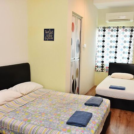 Harbourside Backpackers Vandrarhem Sandakan Exteriör bild