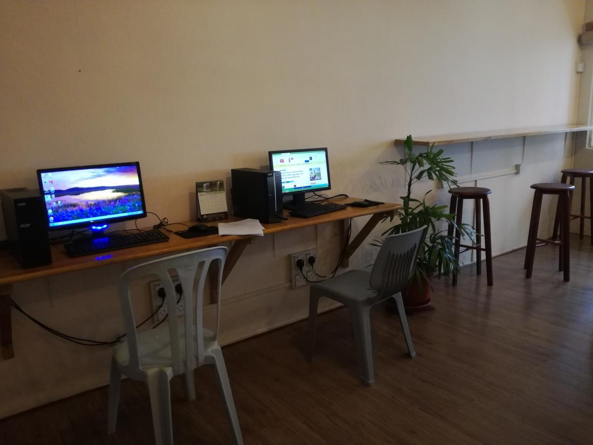 Harbourside Backpackers Vandrarhem Sandakan Exteriör bild